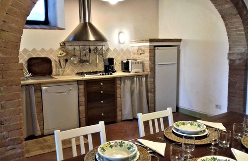 San Giovanni d'Asso Casa | Casa de vacaciones privada con WIFI, piscina privada, A/C, TV, patio, cerca de Montalcino