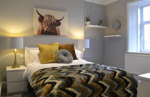 Dumfries Casa | Stunning Period Townhouse with Garden, Walking Distance to Town