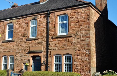 Dumfries Casa | Stunning Period Townhouse with Garden, Walking Distance to Town