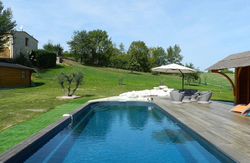 Monflanquin Casa | Maravillosa casa de vacaciones privada con piscina privada, WIFI, TV, terraza y mascotas permitida