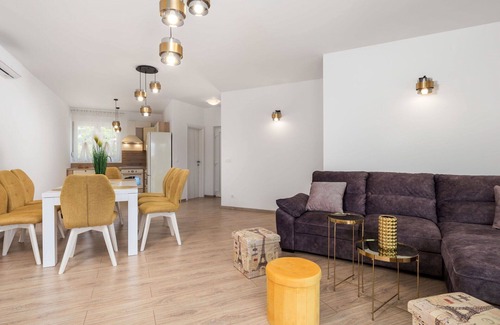 Skrbcici Casa | Preciosa casa de vacaciones privada para 10 personas con WIFI, A/C, piscina privada, TV y terraza