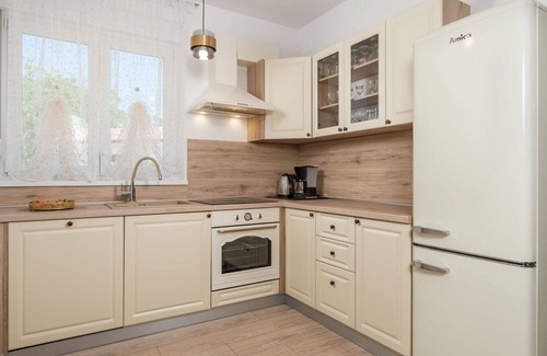 Skrbcici Casa | Preciosa casa de vacaciones privada para 10 personas con WIFI, A/C, piscina privada, TV y terraza