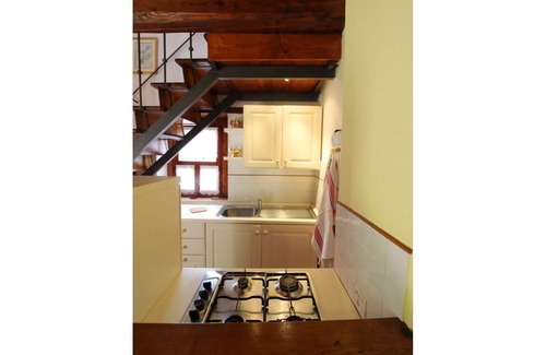 Castel Focognano Villa | Casa de vacaciones privada con WIFI, piscina privada, TV, mascotas permitida, aparcamiento