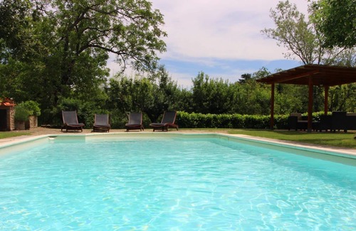 Castel Focognano Villa | Casa de vacaciones privada con WIFI, piscina privada, TV, mascotas permitida, aparcamiento