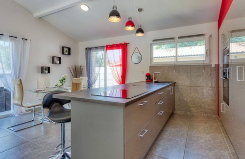 Lesparre-Medoc Casa | Estupenda casa de vacaciones privada para 4 personas con A/C, TV y terraza
