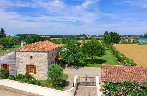Madaillan Villa | Maravillosa casa de vacaciones privada con A/C, piscina privada, WIFI, TV, terraza, aparcamiento