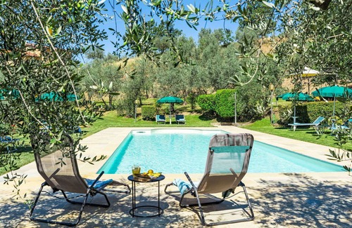 Loro Ciuffenna Casa | Maravillosa casa de vacaciones privada con WIFI, piscina privada, balcón y mascotas permitida