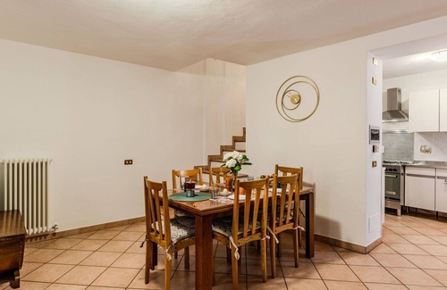 Claino Con Osteno Casa | Estupenda casa de vacaciones privada para 5 personas con WIFI, balcón y mascotas permitida