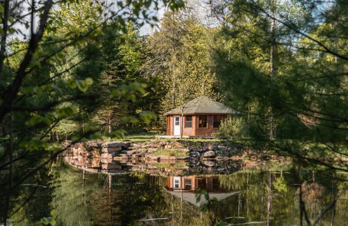 Bobcaygeon Cabaña | Stunning Private Resort on 15 Acres w/ Cabin - Hot Tub, Paddle Boards, Fire Pit