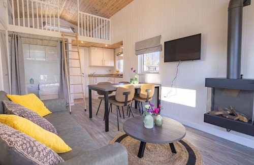 IJhorst Casa | Preciosa casa de vacaciones privada para 4 personas con piscina, WIFI, TV y terraza
