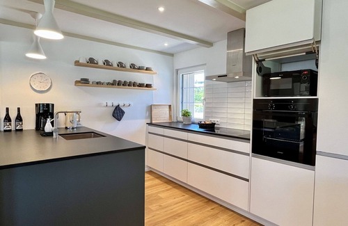 Loffingen Casa | Estupenda casa de vacaciones privada para 8 personas con WIFI, TV, patio y mascotas permitida