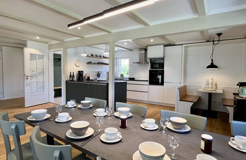 Loffingen Casa | Estupenda casa de vacaciones privada para 8 personas con WIFI, TV, patio y mascotas permitida