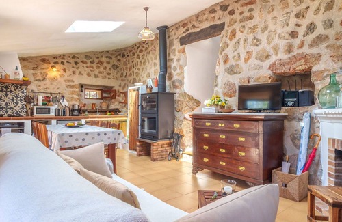 Fornalutx Casa | Estupenda casa de vacaciones privada para 4 personas con WIFI, TV y patio