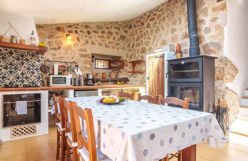 Fornalutx Casa | Estupenda casa de vacaciones privada para 4 personas con WIFI, TV y patio