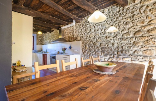 Godall Casa | Estupenda casa de vacaciones privada con terraza, mascotas permitida y vista panorámica