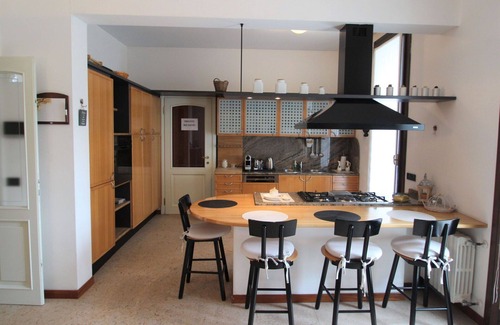 Castronno Villa | Maravillosa casa de vacaciones privada para 10 personas con A/C, WIFI, TV y terraza