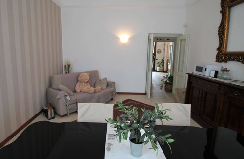 Castronno Villa | Maravillosa casa de vacaciones privada para 10 personas con A/C, WIFI, TV y terraza