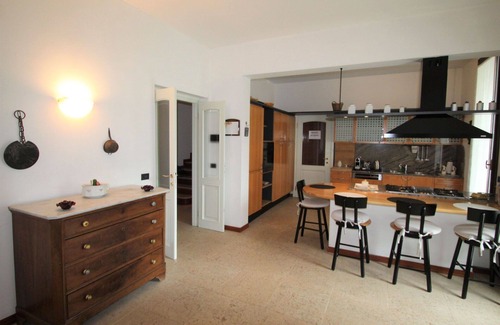 Castronno Villa | Maravillosa casa de vacaciones privada para 10 personas con A/C, WIFI, TV y terraza