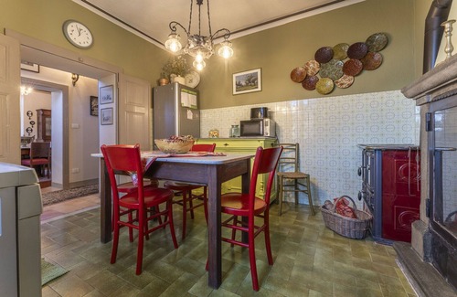 Pieve San Paolo Villa | Preciosa casa de vacaciones privada con bañera de hidromasaje, WIFI, TV, balcón, vista panorámica