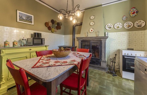 Pieve San Paolo Villa | Preciosa casa de vacaciones privada con bañera de hidromasaje, WIFI, TV, balcón, vista panorámica