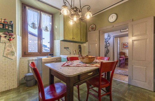 Pieve San Paolo Villa | Preciosa casa de vacaciones privada con bañera de hidromasaje, WIFI, TV, balcón, vista panorámica