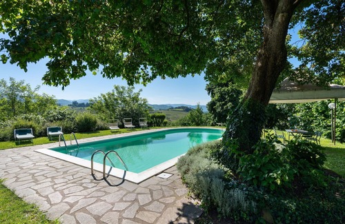 Vicchio Villa | Maravillosa casa de vacaciones privada con WIFI, piscina privada, TV, patio, vista panorámica