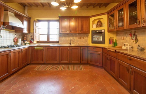 Umbertide Villa | Estupenda casa de vacaciones privada para 10 personas con WIFI, TV, balcón y mascotas permitida