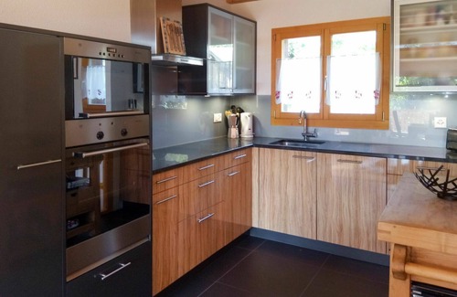 Leytron Casa | Maravillosa casa de vacaciones privada para 8 personas con WIFI, TV y terraza