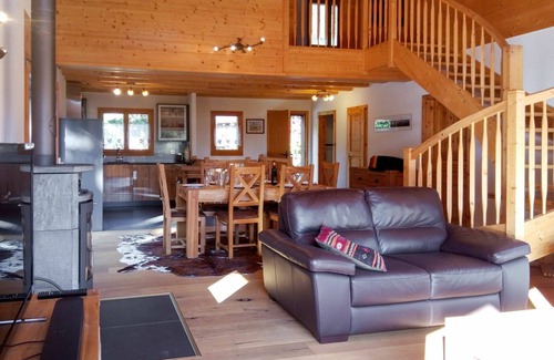 Leytron Casa | Maravillosa casa de vacaciones privada para 8 personas con WIFI, TV y terraza