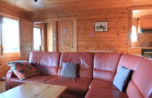 Chamoson Casa | Estupenda casa de vacaciones privada para 5 personas con WIFI, TV y balcón
