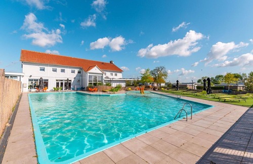 Nunspeet Casa | Maravillosa casa de vacaciones privada para 4 personas con piscina, WIFI, TV y terraza