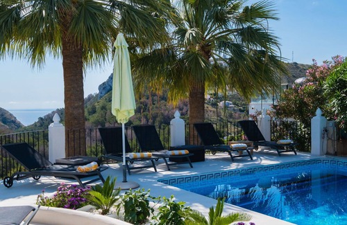 Arnella Villa | Estupenda casa de vacaciones privada para 10 personas con WIFI, piscina privada, A/C, TV y patio