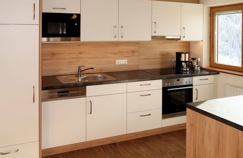 See Casa | Estupenda casa de vacaciones privada para 10 personas con WIFI, TV, balcón y aparcamiento