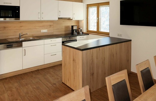 See Casa | Estupenda casa de vacaciones privada para 10 personas con WIFI, TV, balcón y aparcamiento