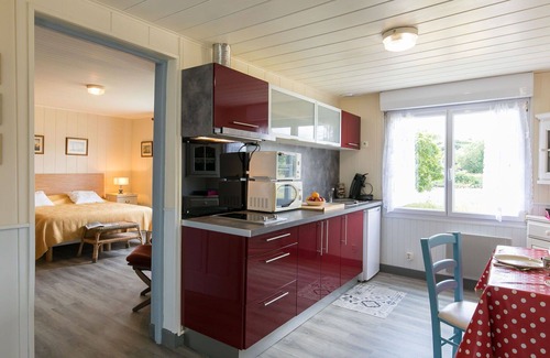 Plouenan Casa | Maravillosa casa de vacaciones privada para 2 personas con TV y patio