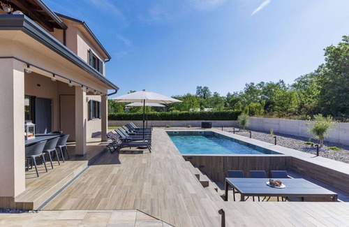 Topid Casa | Estupenda casa de vacaciones privada para 8 personas con WIFI, piscina privada, A/C, TV y terraza