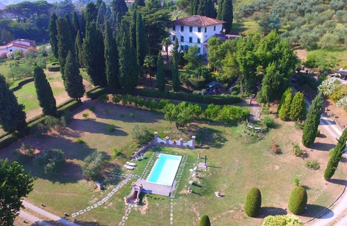 Uzzano Villa | Estupenda casa de vacaciones privada con piscina privada, A/C, WIFI, TV y mascotas permitida