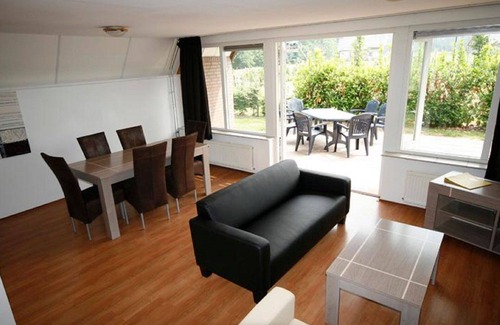 Susteren Casa | Preciosa casa de vacaciones privada para 6 personas con piscina, WIFI, TV y terraza