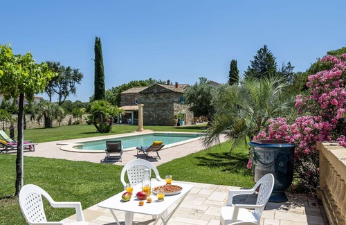 Mons Casa | Preciosa casa de vacaciones privada para 7 personas con piscina, WIFI, A/C, TV y patio