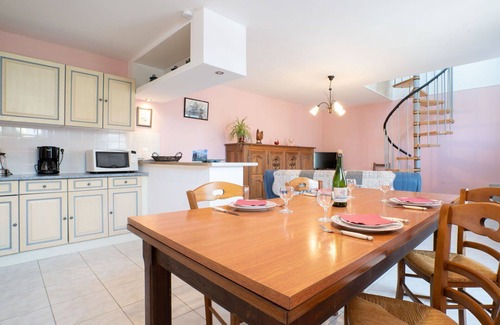 Ploumilliau Casa | Preciosa casa de vacaciones privada para 4 personas con WIFI, TV, patio y mascotas permitida