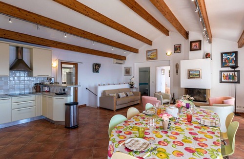 Canari Casa | Estupenda casa de vacaciones privada con A/C, piscina privada, WIFI, TV, patio y mascotas permitida