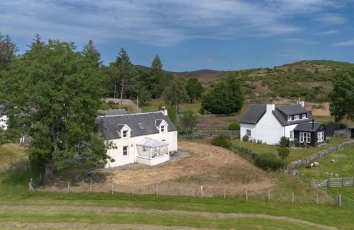 Balnain Casa | Estupenda casa de vacaciones privada con TV, patio, mascotas permitida y vista panorámica