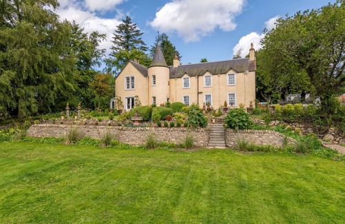Kirriemuir Villa | Estupenda casa de vacaciones privada para 10 personas con WIFI, patio y vista panorámica