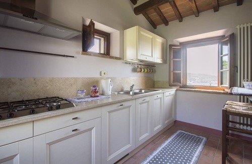 Camucia Villa | Estupenda casa de vacaciones privada con WIFI, A/C, piscina privada, TV, terraza, vista panorámica