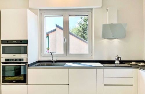 Dervio Casa | Estupenda casa de vacaciones privada para 8 personas con A/C, WIFI, piscina privada, TV y patio