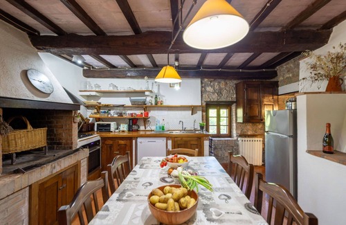 Monticiano Villa | Estupenda casa de vacaciones privada con WIFI, piscina privada, TV, patio y mascotas permitida