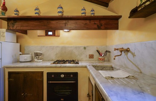 Dicomano Villa | Maravillosa casa de vacaciones privada con A/C, piscina privada, WIFI, TV, patio y vista panorámica