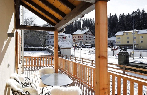 Parpan Casa | Casa de vacaciones privada con jacuzzi, WIFI, TV, patio, vista panorámica, aparcamiento