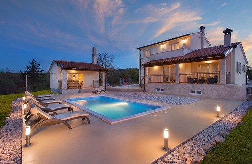 Bartici Casa | Casa de vacaciones privada con A/C, piscina privada, WIFI, TV, terraza, vista panorámica