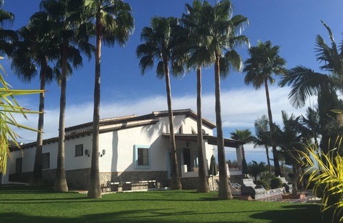 Coin Villa | Impresionante villa privada con hermosa piscina, jardines y vistas.